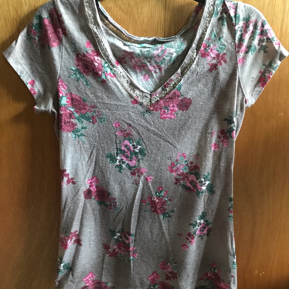 Flower vneck T-shirt